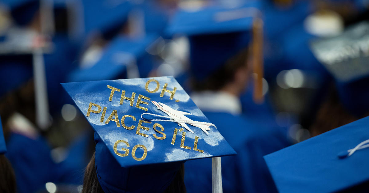 Graduates Register for May Commencement by This Friday UKNow